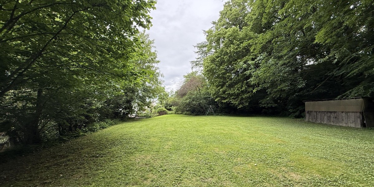 Grundstück hinter dem Haus