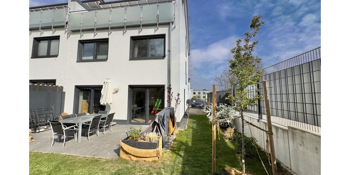 ... zum sonnigen Gartenbereich (EG).