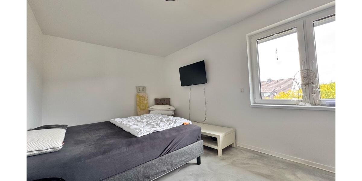 Großräumiges Schlafzimmer (Einliegerwohnung)